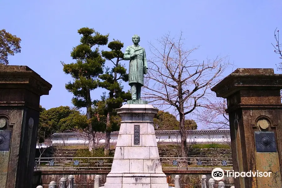 Statue of Omura Sumihiro