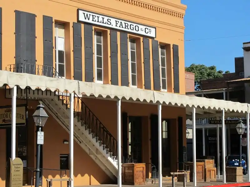 Wells Fargo History Museum 주변 호텔