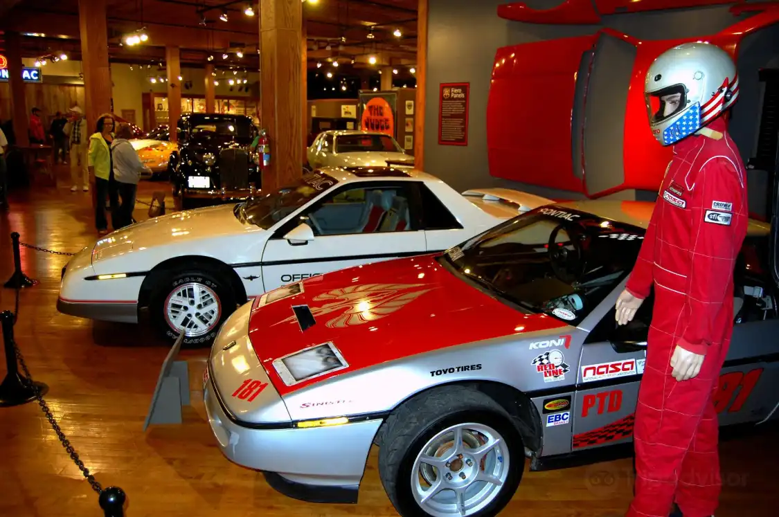 Отели рядом с достопримечательностью «Pontiac-Oakland Automobile Museum»