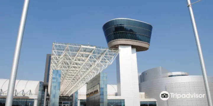 史蒂文·烏德沃爾哈齊中心