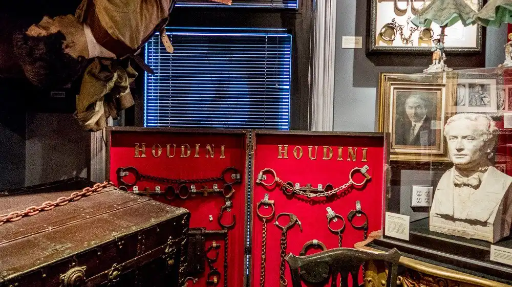 Hotels near The Houdini Museum