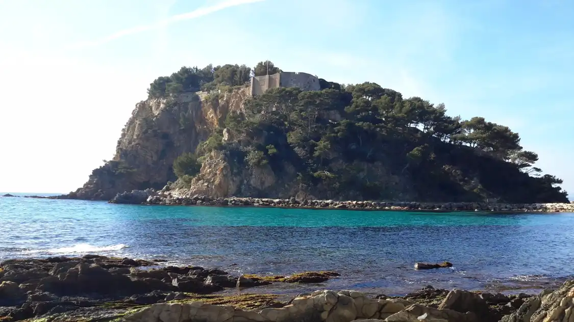 Hotels near Plage de Cabasson