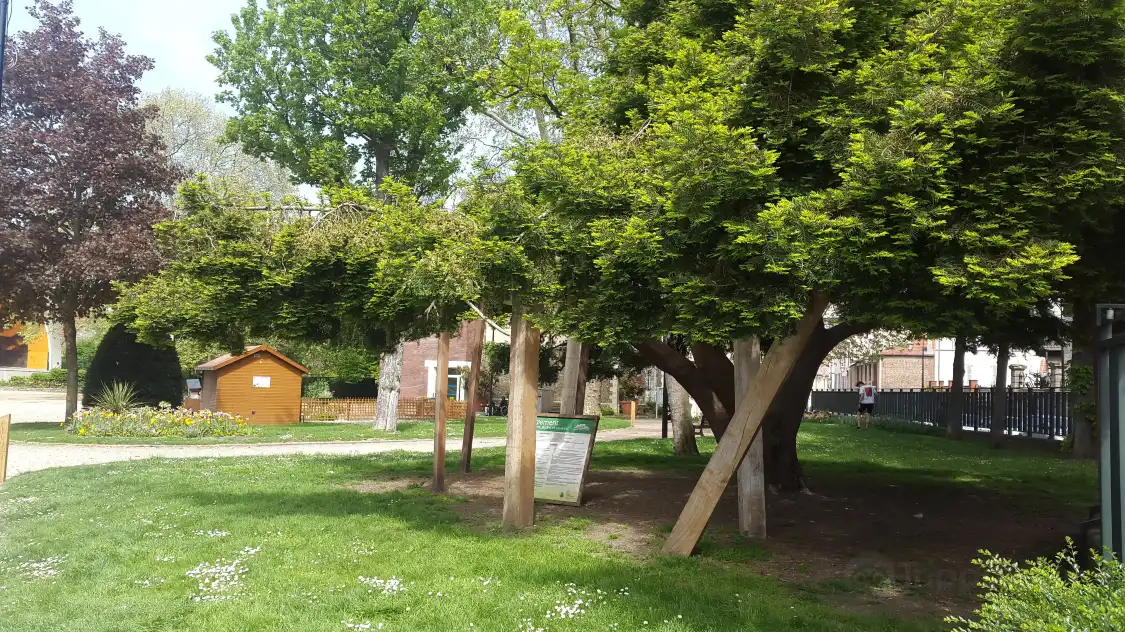 Hotels near Le Parc des Anciennes-Mairies