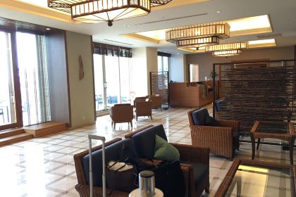 Tropics Lounge & Bar