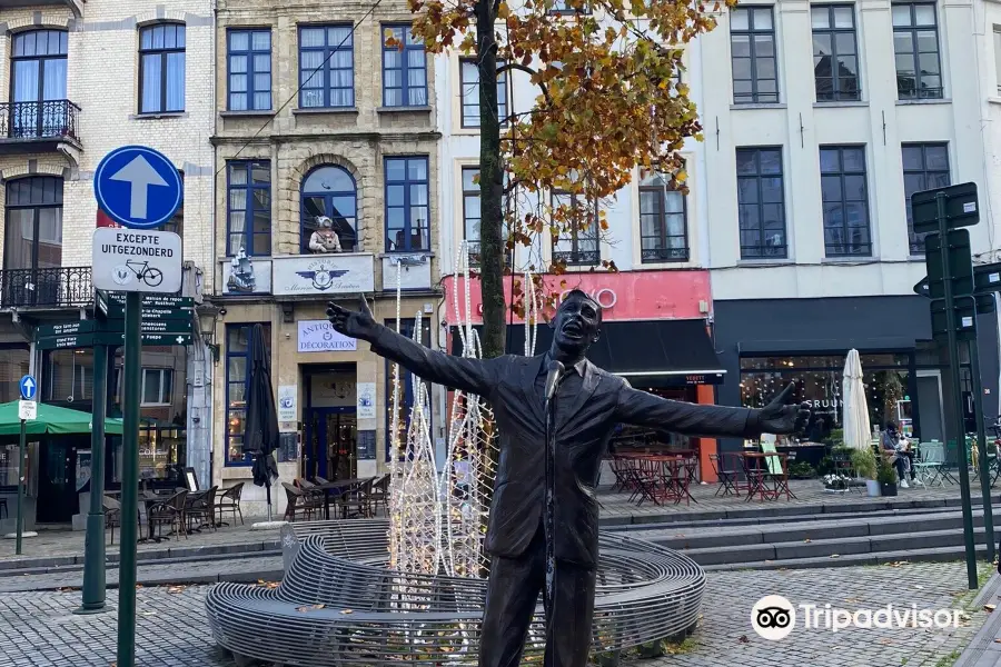Jacques Brel Statue