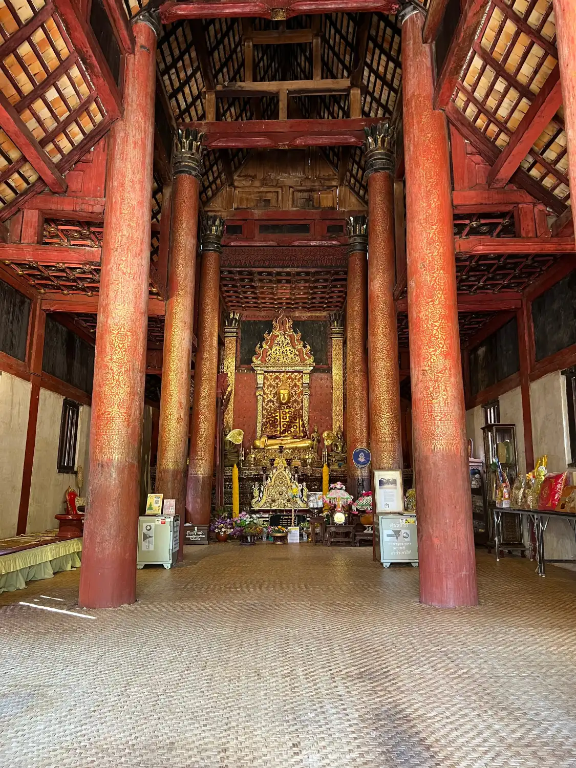 Hotels near Wat Ton Kwen (Wat Intharawat)