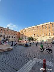 Piazza San Silvestro