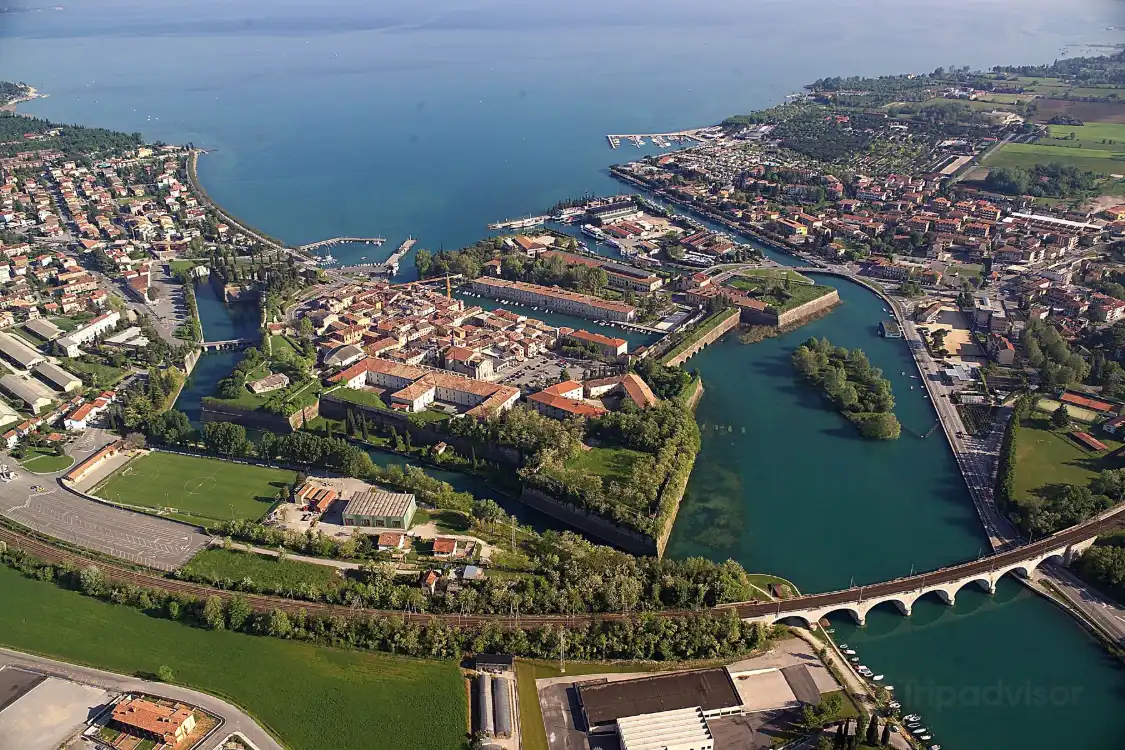 Hotels near Caserma XXX Maggio