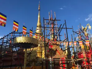 Wat Phra Borommathat, Tak Town: Temple of the White Stone Buddha