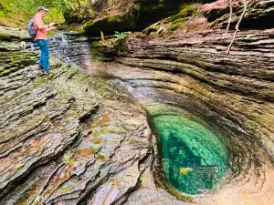 Devil's Bathtub