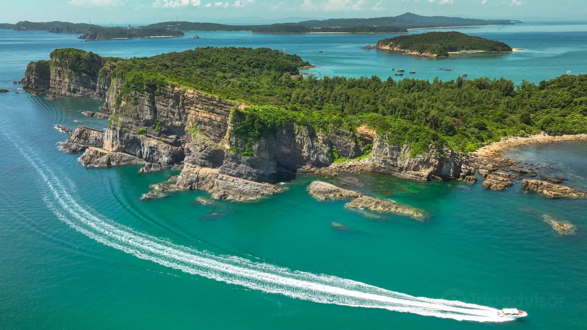 Hotels near Co To Island