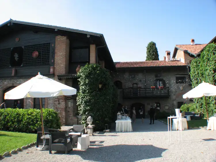Hotels in Mozzo