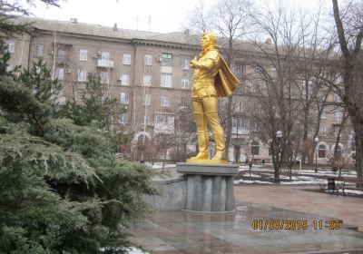 Anatoliy Solovyanenko Statue