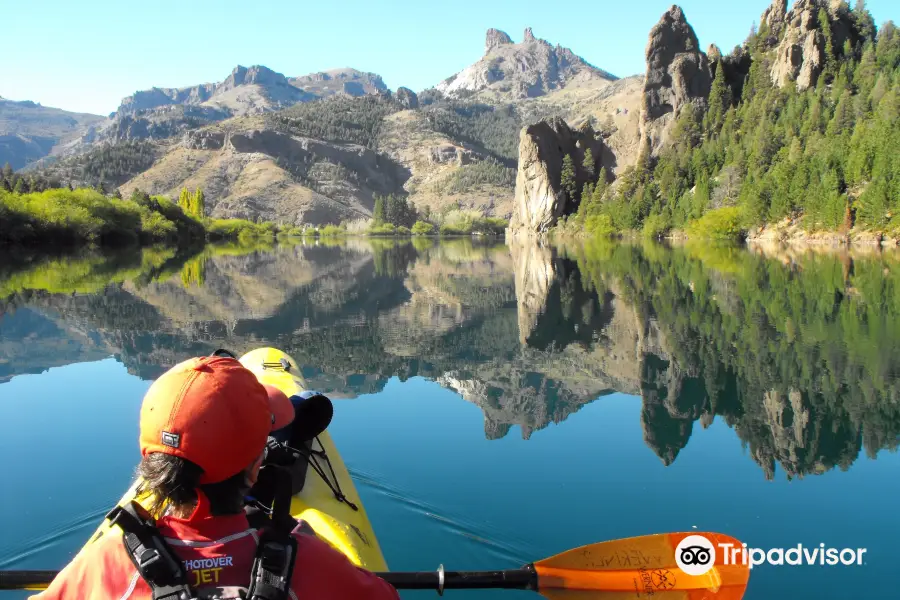 Pura Vida Patagonia Kayaking