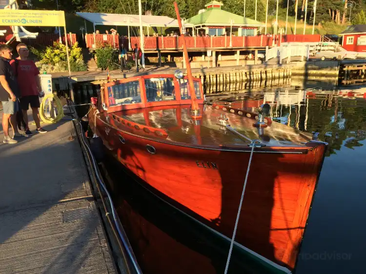 Hotels near Les Boats