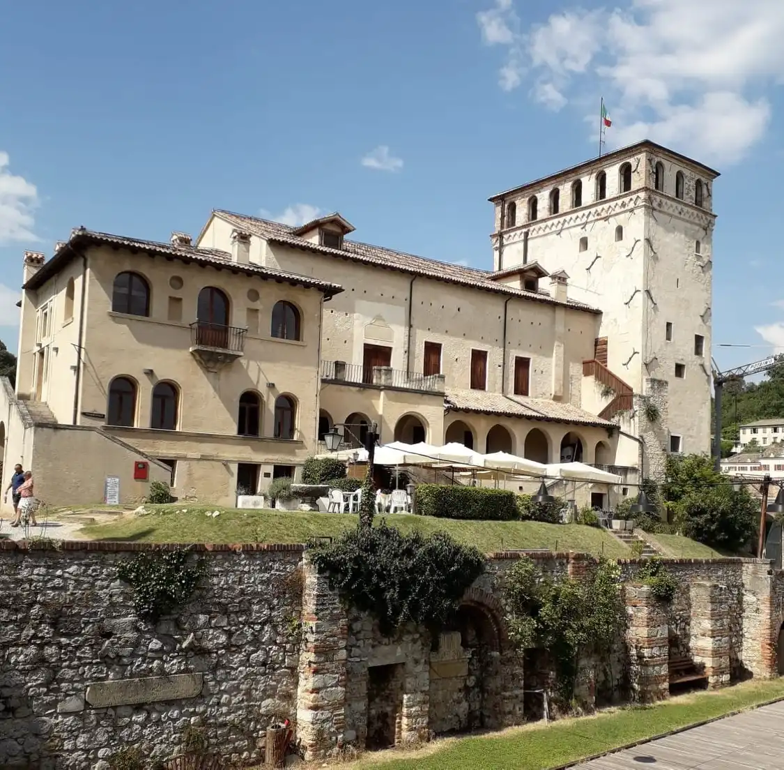 Hotels near Fontanella Zen di Asolo