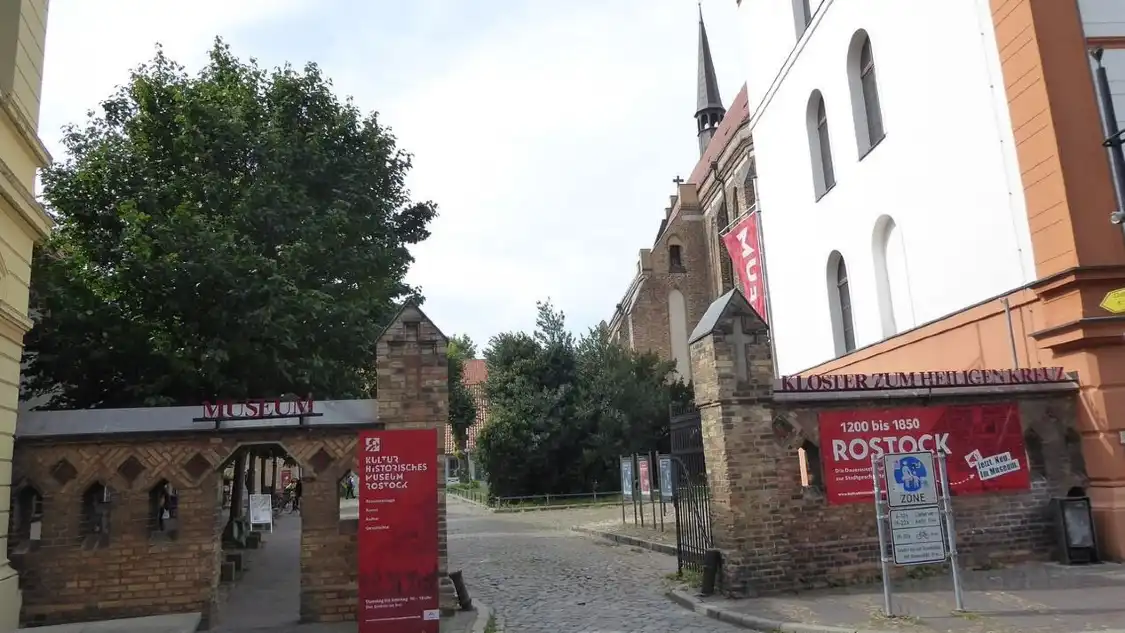 Hotels near Kloster zum Heiligen Kreuz