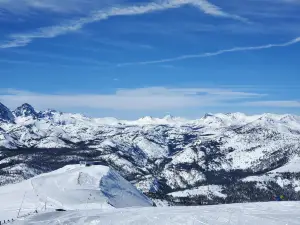 猛獁山滑雪度假村