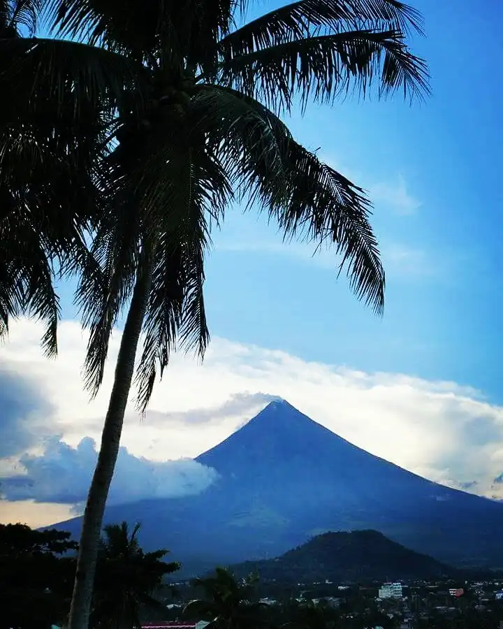 Hotels near Mayon Rest House and Mayon Planetarium