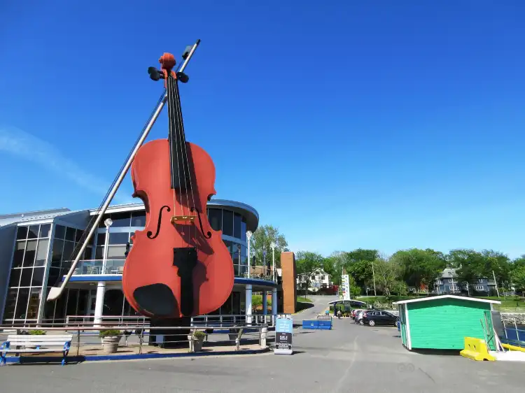 Hotels near Worlds Largest Fiddle