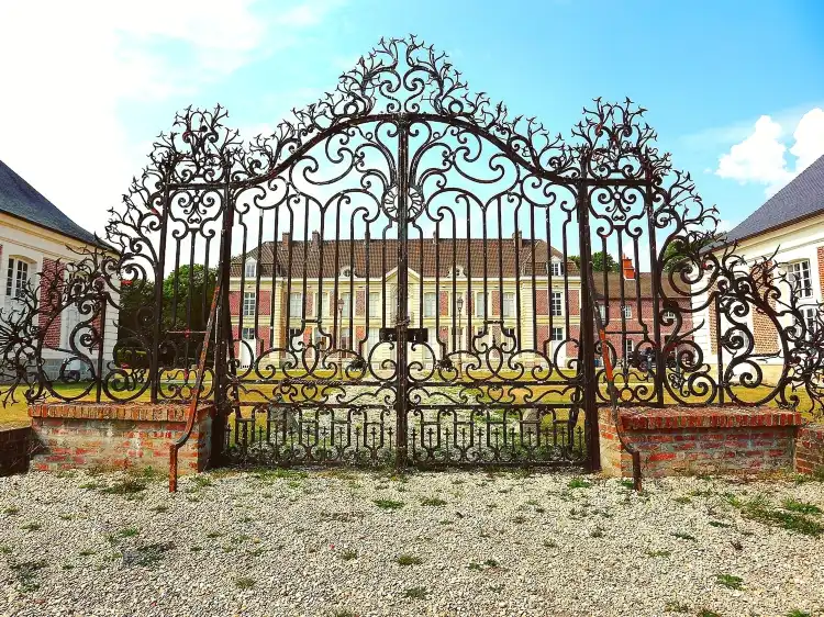 Hotels near Terril De Roost Warendin