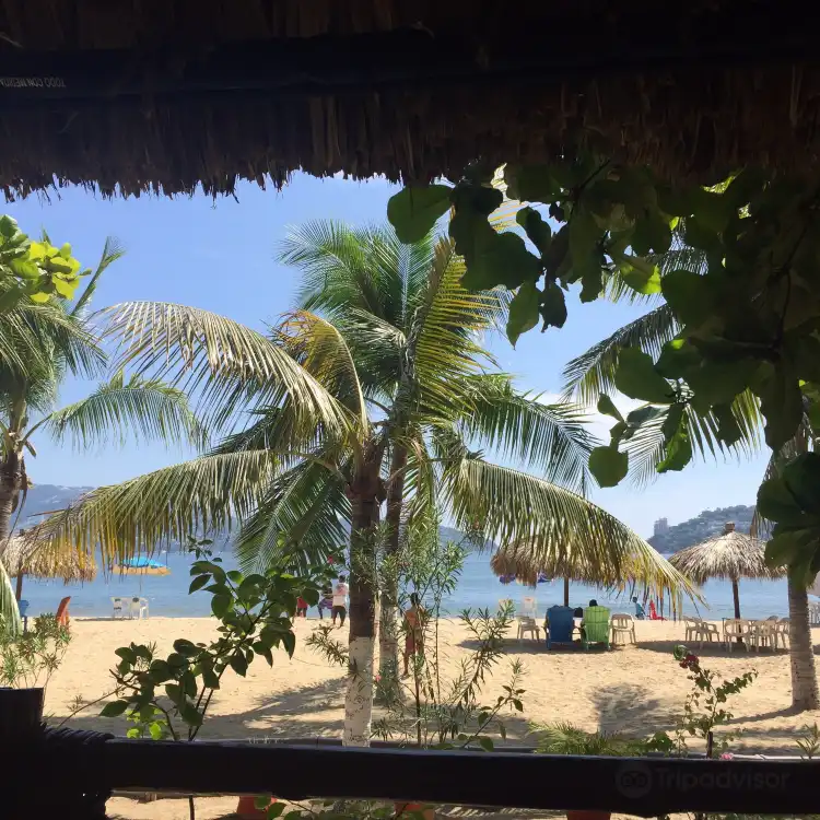 Hotels near Hornos Beach