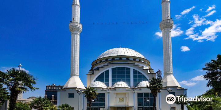 Xhamia e Madhe - Ebu Bekr mosque