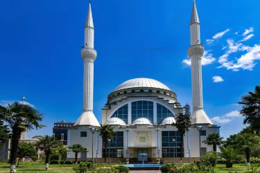Xhamia e Madhe - Ebu Bekr mosque