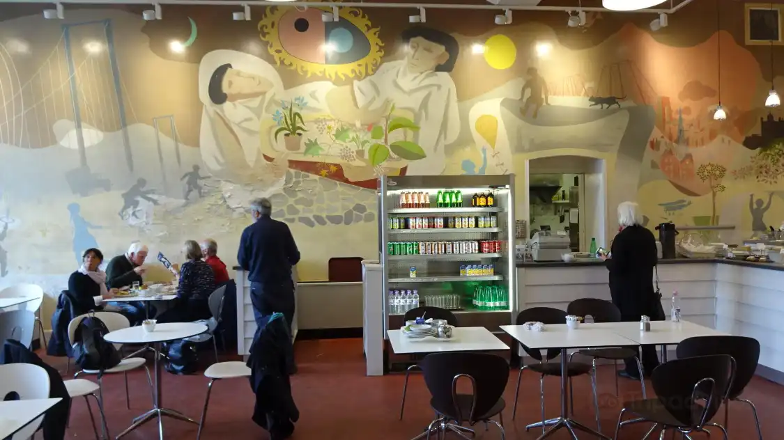 Hotels near City Art Centre