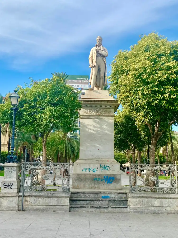 Hotels near Monumento a Carlo Cottone