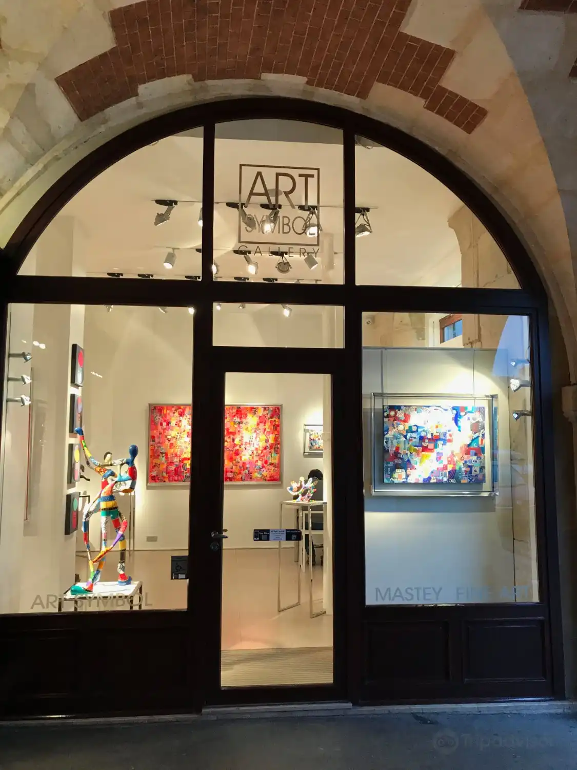 Hotel in zona Art Symbol Gallery