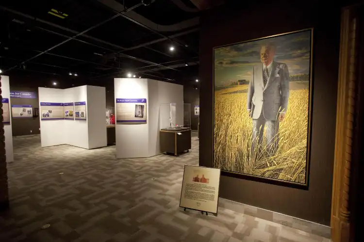 Các khách sạn gần Diefenbaker Canada Centre