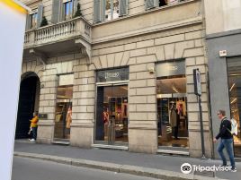 Herno Milano Monte Napoleone Store