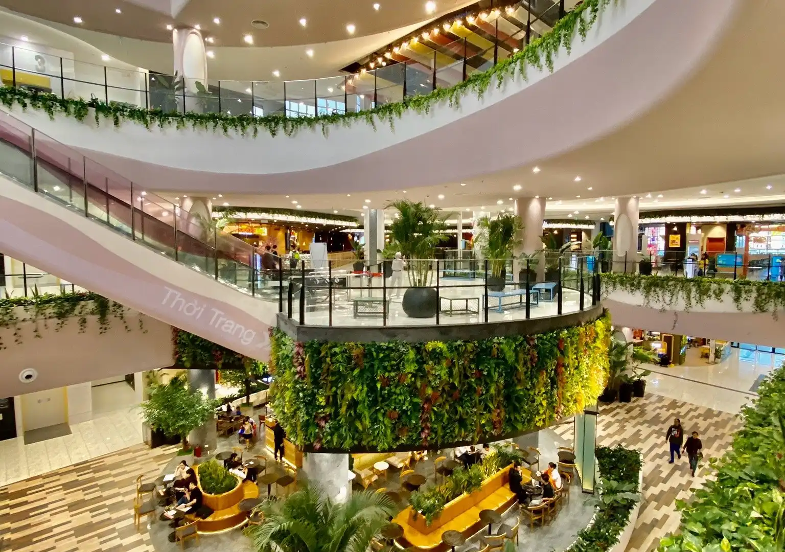 Hotels near Aeon Mall Long Bien
