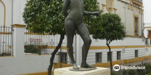 Estatua a la Nina del Aro