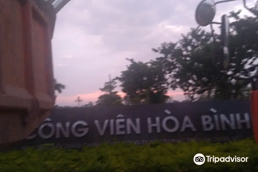 Hoa Binh Park