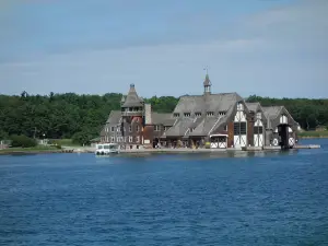Boldt Castle & Boldt Yacht House