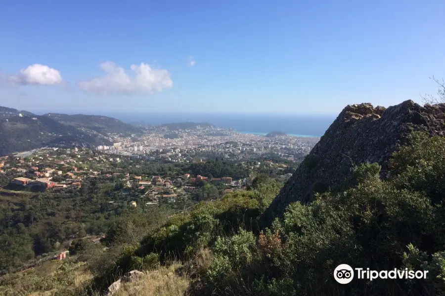 Pyramide de Falicon et grotte de Ratapignata