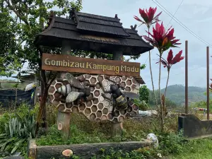 DMA Gombizau Honey Bee Farm