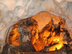 LIE CAVE WORLD
