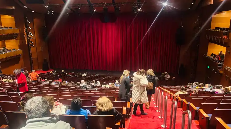 Hotels near Las Condes Municipal Theatre