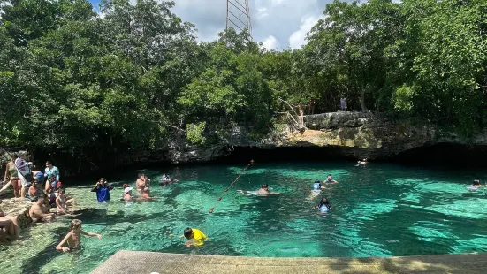 Cenote Azul