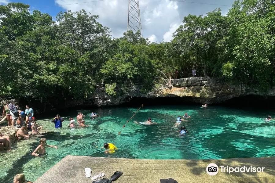 Cenote Azul