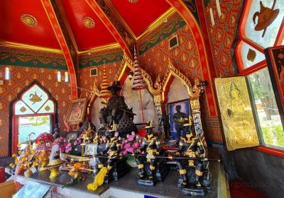 Somdet Phra Chao Taksin Maharat Shrine