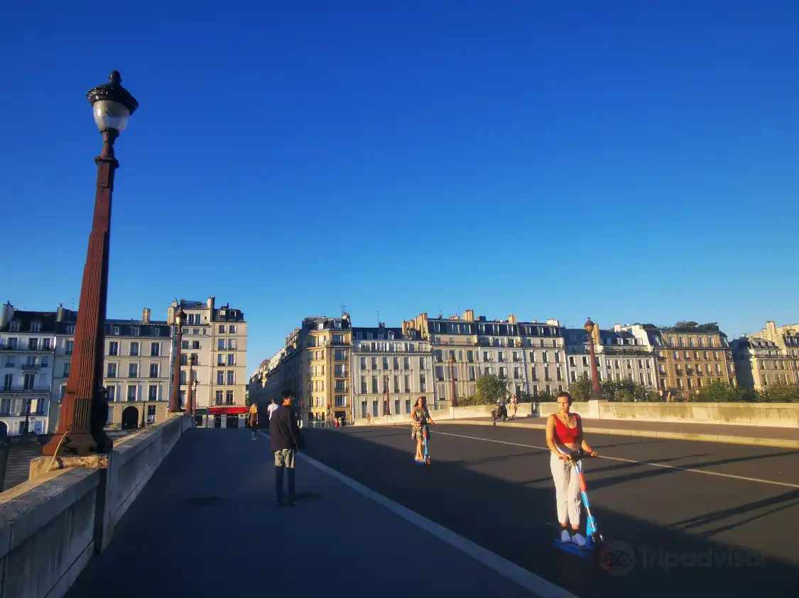 Hotels near Pont de la Tournelle