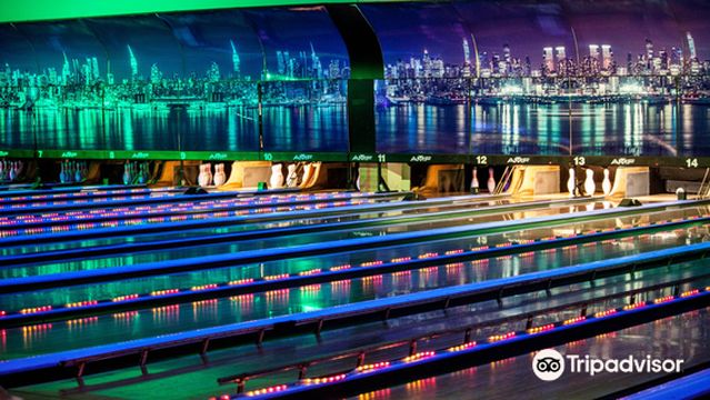 Bowling stadium - Laser game - Virtual reality