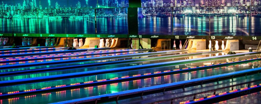 Bowling stadium - Laser game - Virtual reality