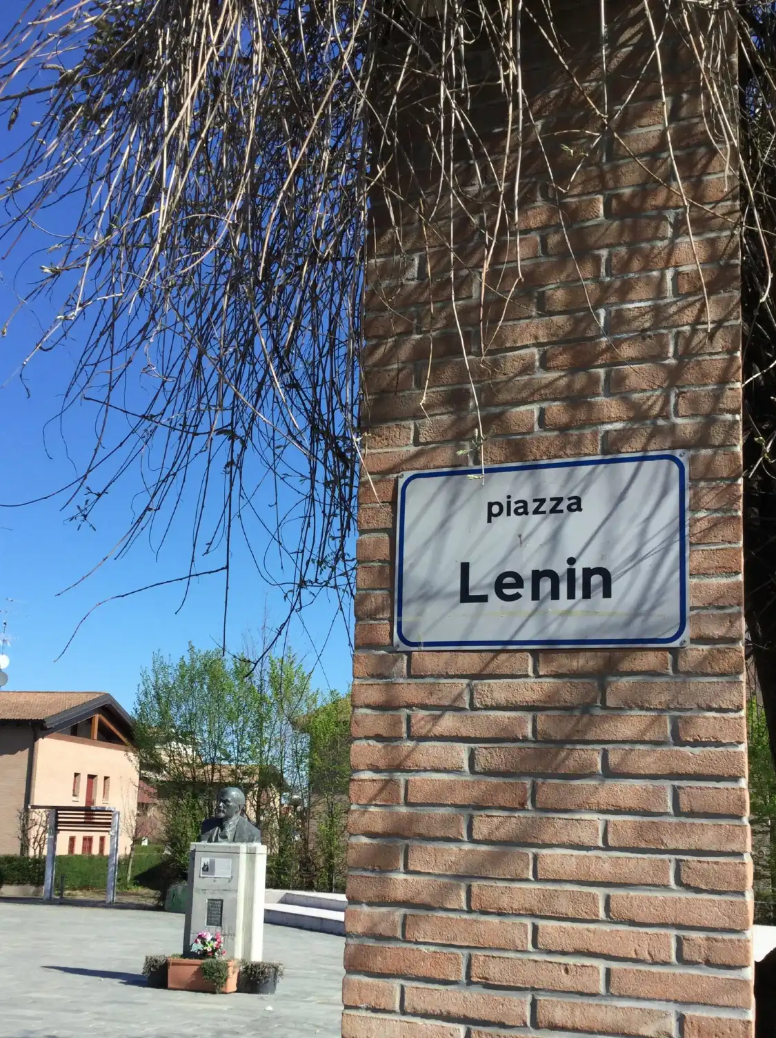 Hotel in zona Piazza lenin/statua di lenin