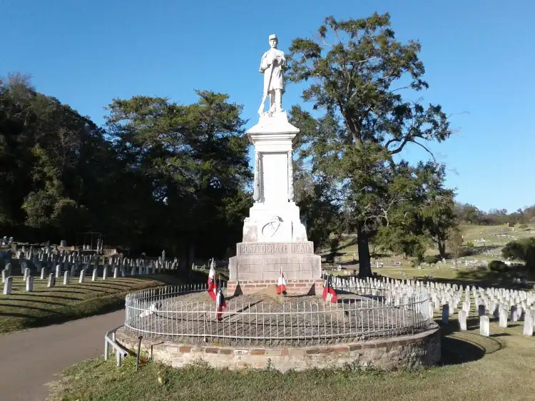 Các khách sạn gần Cedar Hill Cemetery