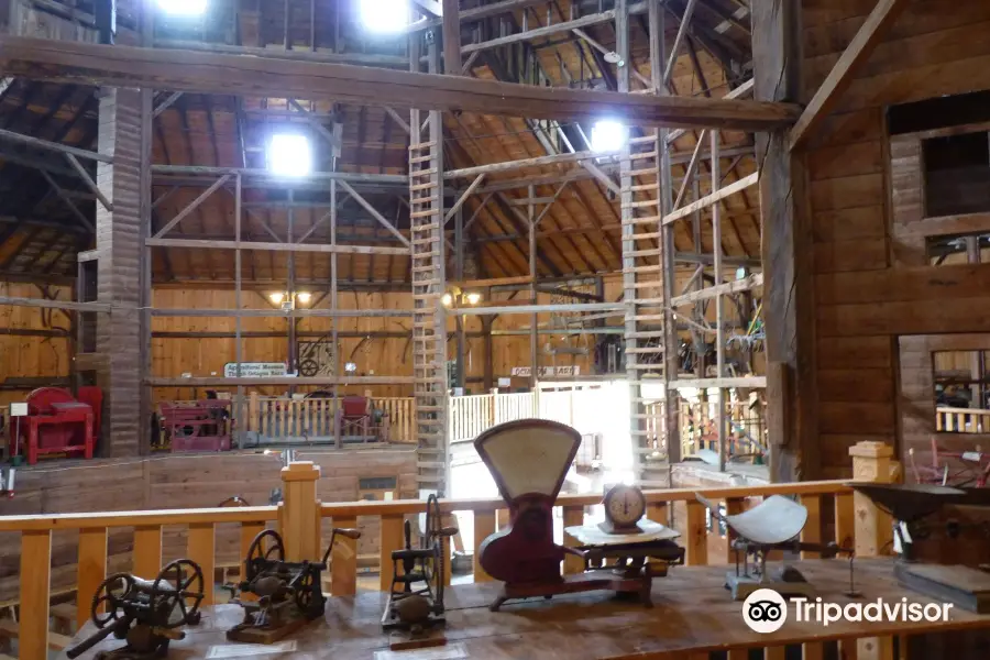 Thumb Octagon Barn & Agricultural Museum